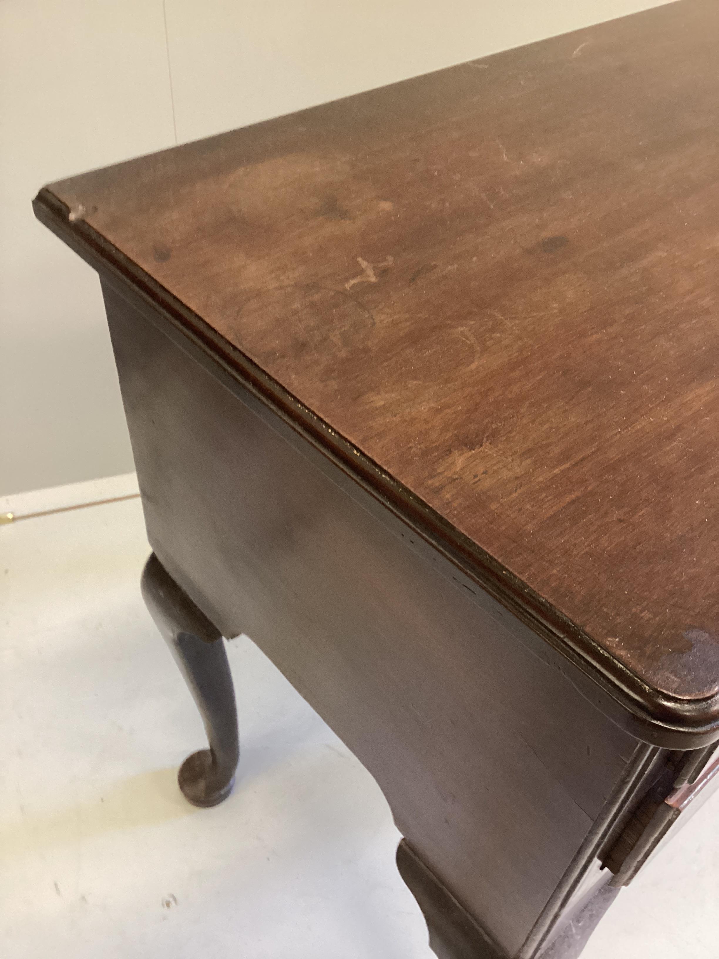 A George III mahogany lowboy, width 77cm, depth 46cm, height 73cm